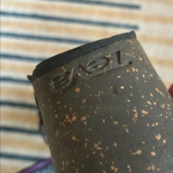 Women's Teva Black Leather Sandals, size 8 - Picture 5 of 7